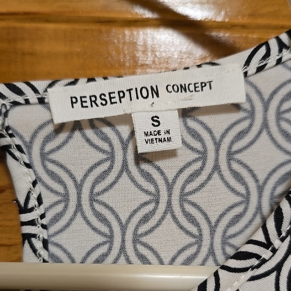 Perseption short sleeve Black and White Patterned Top S - Picture 2 of 3